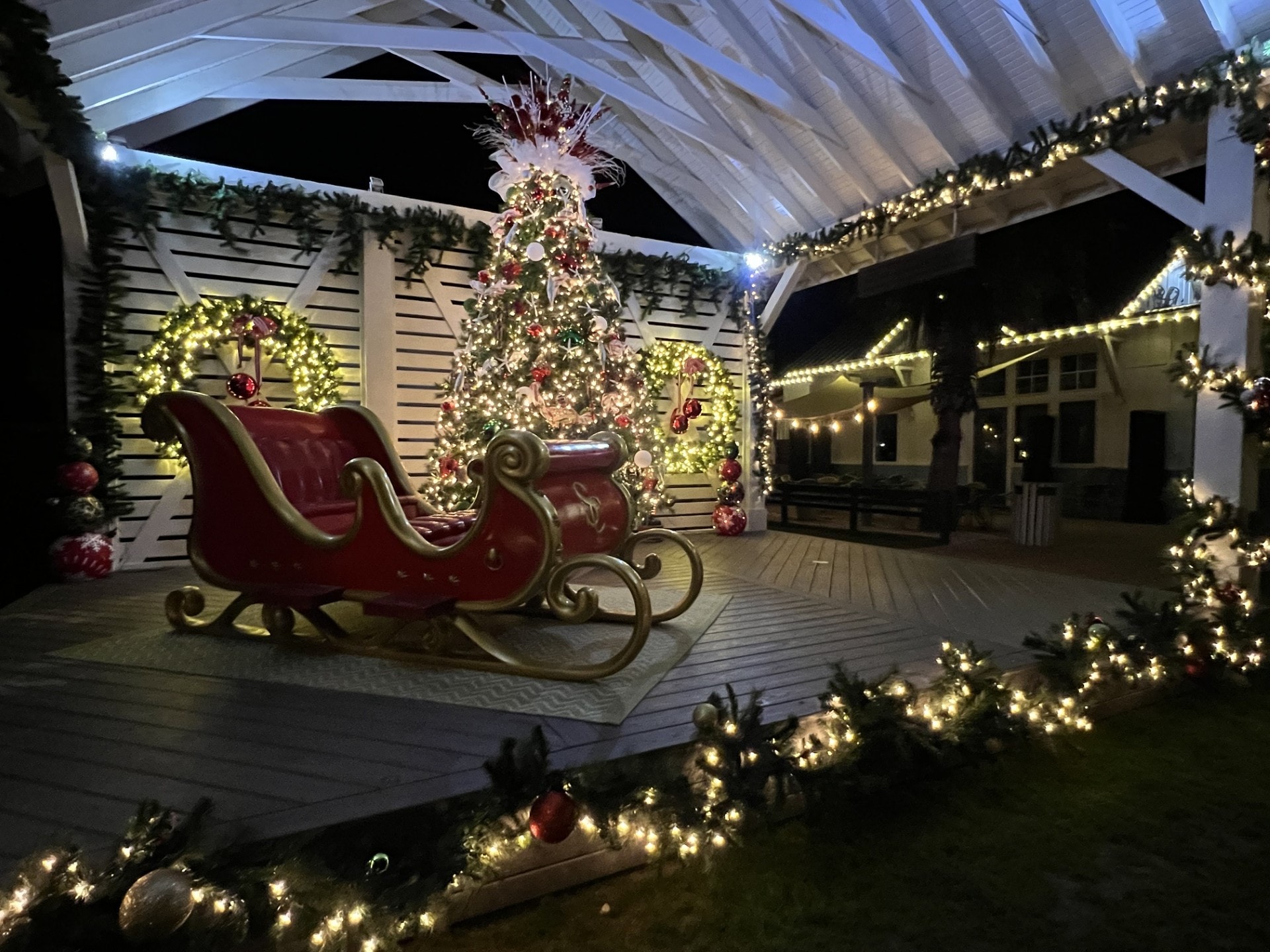 Shopping center holiday lighting installation